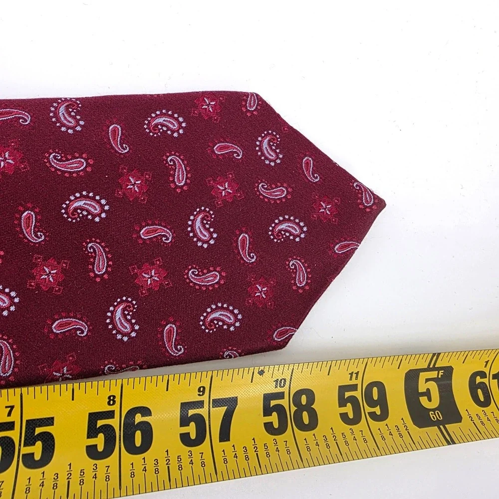 Brooks Brothers 346 Mens Burgundy Red Paisley Medallion Pure Silk Necktie USA